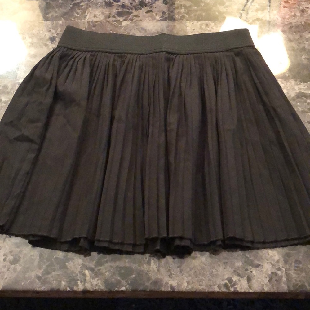 Flouncy black skirt